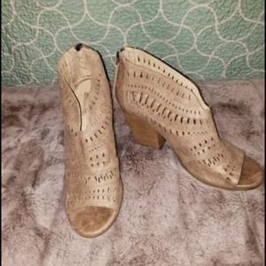 Not Rated Women’s Groove Thang Ankle Bootie